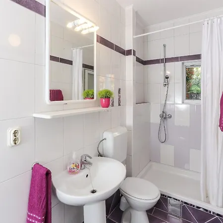 Villa Lina - Five Bedroom With Terrace And Sea View Brsečine