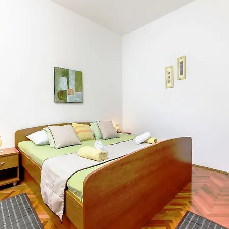 Lina - Five Bedroom With Terrace And Sea View Brsečine