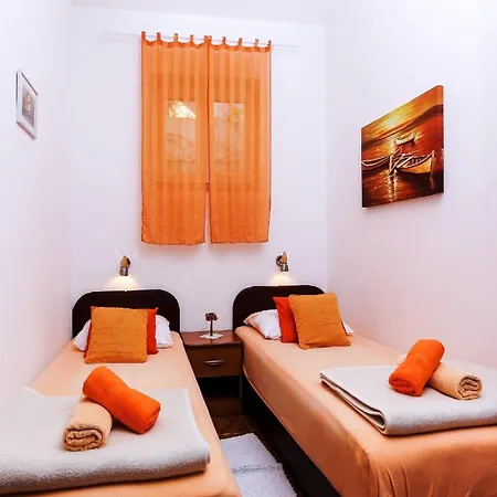 Lina - Five Bedroom With Terrace And Sea View *