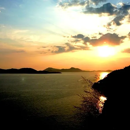 Lina - Five Bedroom With Terrace And Sea View * Brsečine