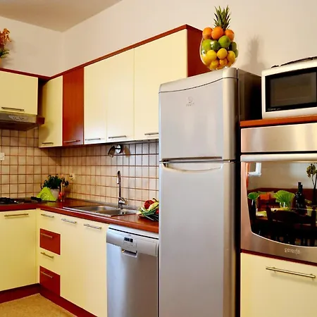 Lina - Five Bedroom With Terrace And Sea View Brsecine