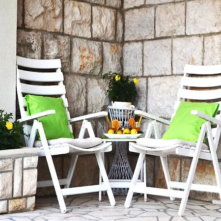 Lina - Five Bedroom With Terrace And Sea View * Brsečine