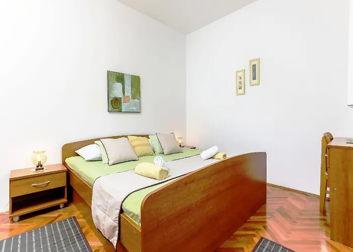 Lina - Five Bedroom With Terrace And Sea View Brsecine