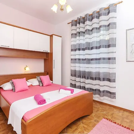 Lina - Five Bedroom With Terrace And Sea View * Brsečine