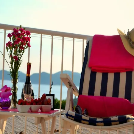 Lina - Five Bedroom With Terrace And Sea View