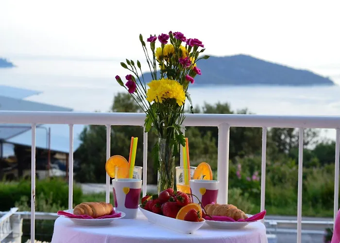 Lina - Five Bedroom With Terrace And Sea View Villa Brsečine