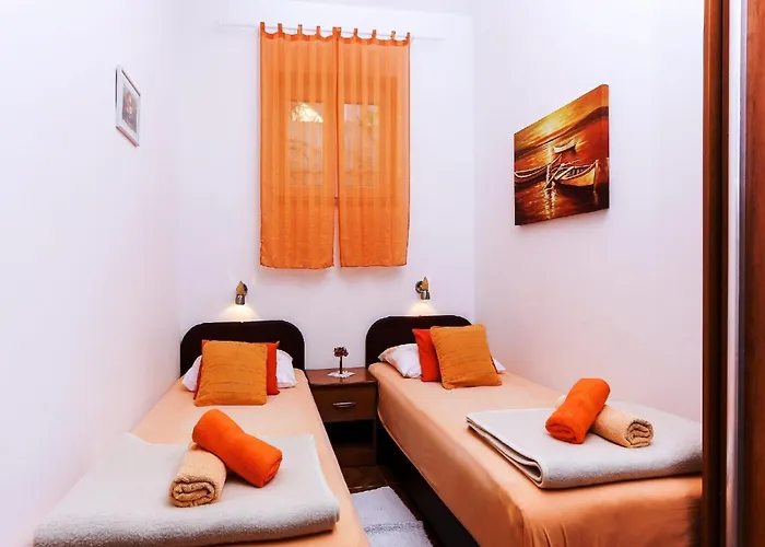 Lina - Five Bedroom With Terrace And Sea View *