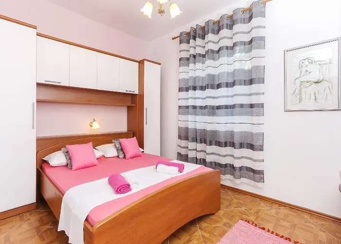 Lina - Five Bedroom With Terrace And Sea View * Brsečine