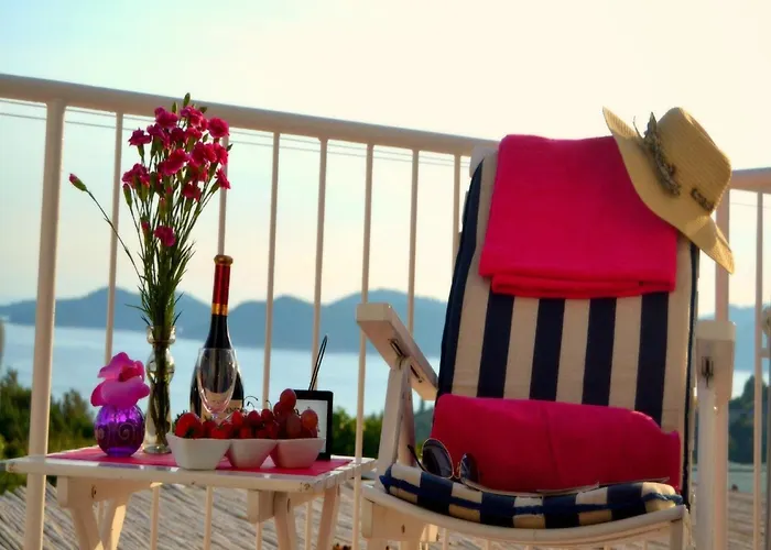 Lina - Five Bedroom With Terrace And Sea View