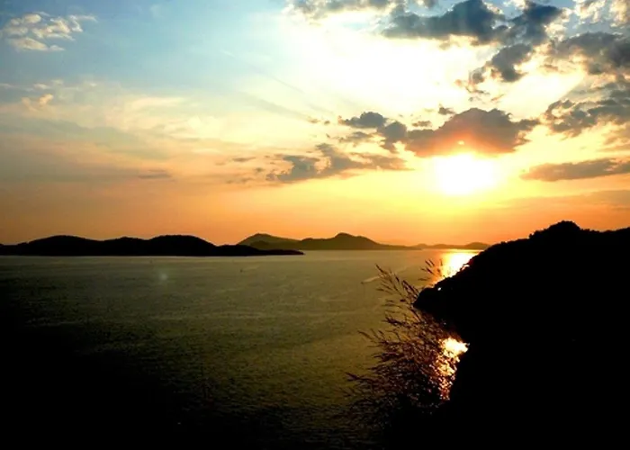 Lina - Five Bedroom With Terrace And Sea View * Brsečine