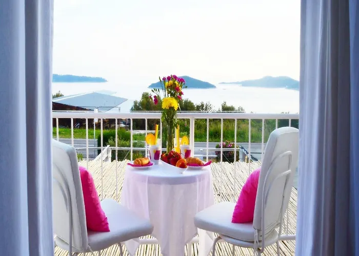 Lina - Five Bedroom With Terrace And Sea View * Brsečine