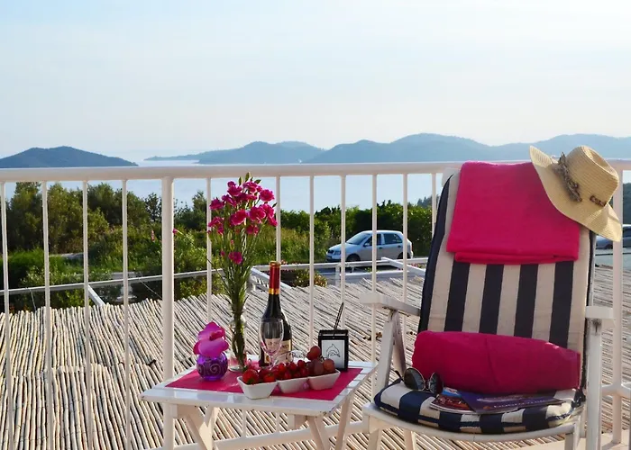 Lina - Five Bedroom With Terrace And Sea View Villa Brsečine